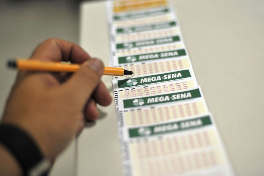 Mega-Sena acumula e prêmio principal vai a R$ 115 milhões Mega-Sena acumula e prêmio principal vai a R$ 115 milhões