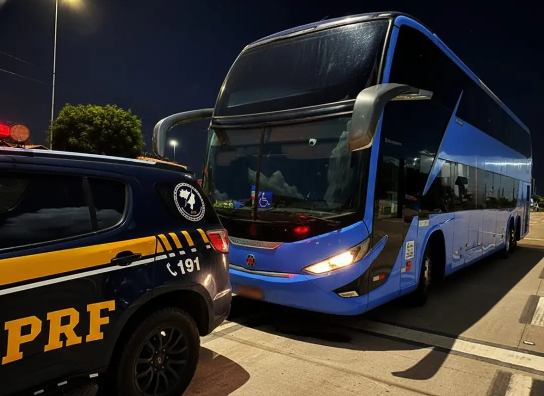 Pai e filho são detidos dentro de ônibus interestadual em Alhandra por importunação sexual e porte de drogas