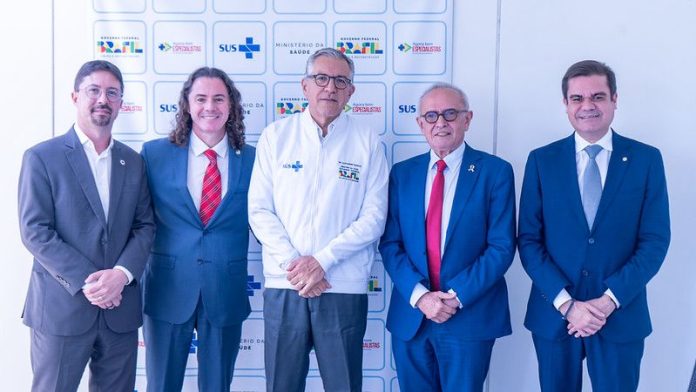 Cícero e Veneziano confirmam com Ministro da Saúde Alexandre Padilha implantação de Hospital Oncológico em João Pessoa Cícero e Veneziano confirmam com Ministro da Saúde Alexandre Padilha implantação de Hospital Oncológico em João Pessoa