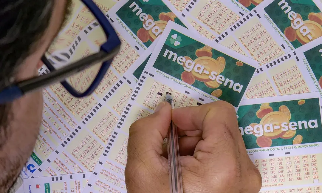 Mega-Sena acumula e prêmio vai a R$ 62 milhões neste sábado Mega-Sena acumula e prêmio vai a R$ 62 milhões neste sábado