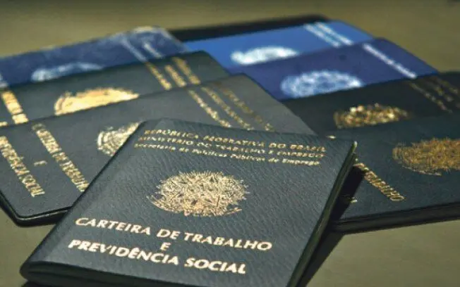 CCJ aprova PEC do fim da jornada de trabalho 6×1; texto segue para comissão especial CCJ aprova PEC do fim da jornada de trabalho 6×1; texto segue para comissão especial