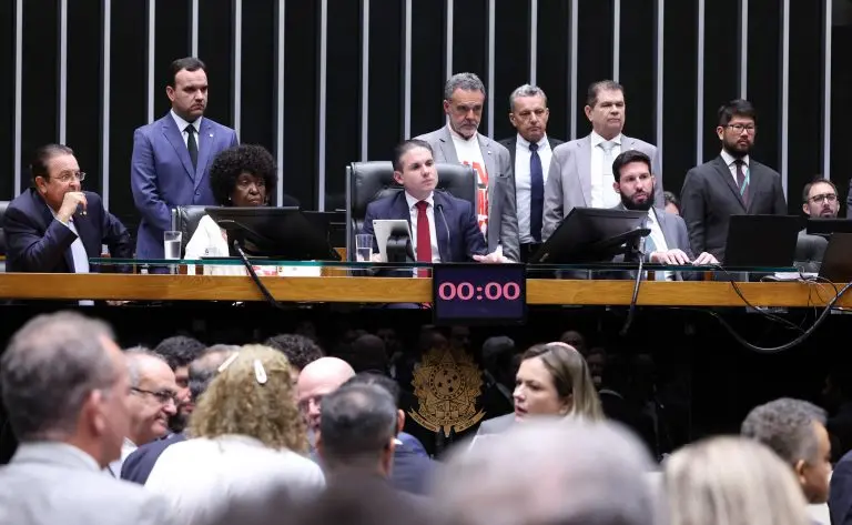 Câmara dos Deputados aprova fim da escala 6X1; veja como votaram os paraibanos Câmara dos Deputados aprova fim da escala 6X1; veja como votaram os paraibanos