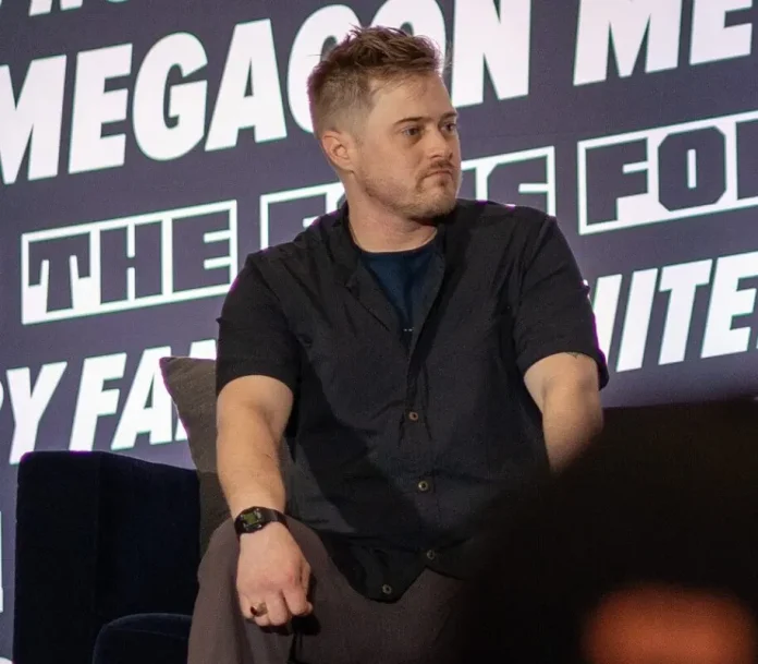 Lucas_Grabeel_MEGACON_2025_-_5_cropped-915x800