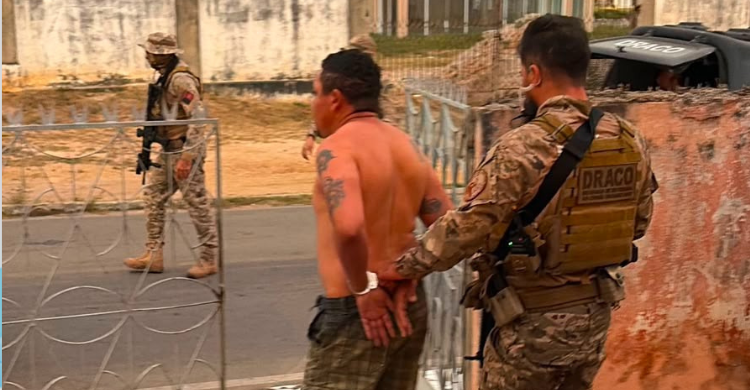 Seis pessoas são presas por tráfico de drogas durante ação policial na PB Seis pessoas são presas por tráfico de drogas durante ação policial na PB