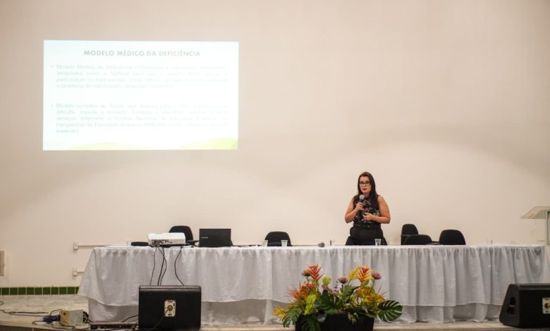 Secretaria de Educação realiza o III Seminário de Atendimento Educacional Especializado (AEE) Secretaria de Educação realiza o III Seminário de Atendimento Educacional Especializado (AEE)