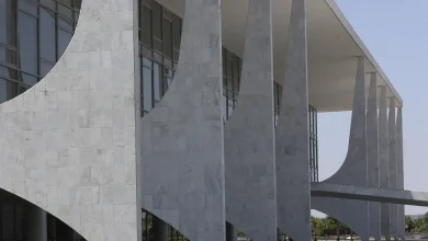 Governo abre processo de reciprocidade contra tarifas dos EUA Governo abre processo de reciprocidade contra tarifas dos EUA