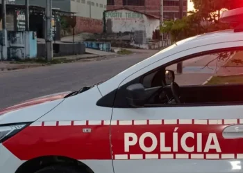 Fuzil é apreendido, suspeito é preso e outro baleado durante ataque de facção na comunidade do Renascer