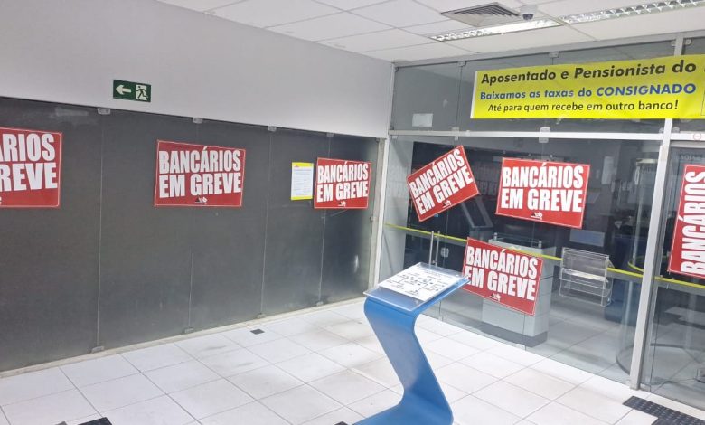 Negociações não avançam e Caixa e Banco do Brasil amanhecem de portas fechadas Negociações não avançam e Caixa e Banco do Brasil amanhecem de portas fechadas