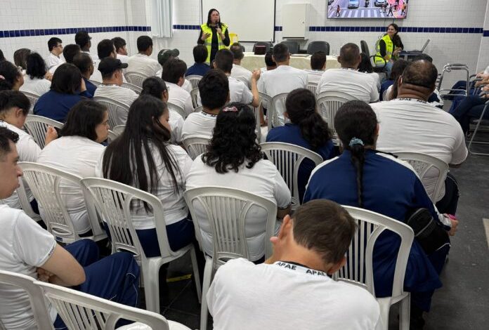 Inclusão e formação cidadã: STTP realiza atividade de educação para o trânsito na APAE Inclusão e formação cidadã: STTP realiza atividade de educação para o trânsito na APAE