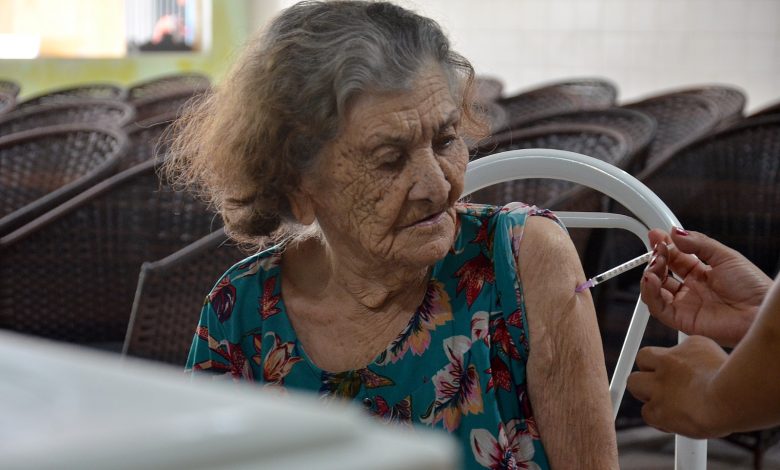 Campina Grande passa a ofertar vacina Pneumo 20 para pessoas a partir de 85 anos Campina Grande passa a ofertar vacina Pneumo 20 para pessoas a partir de 85 anos