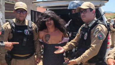 Criminoso é preso ao tentar fugir vestido de mulher na Paraíba Criminoso é preso ao tentar fugir vestido de mulher na Paraíba