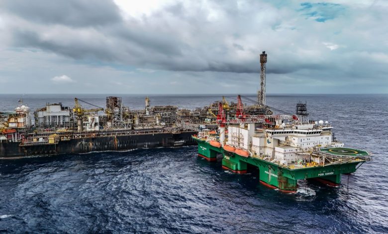 Petrobras tem maior margem de lucro entre grandes petroleiras mundiais Petrobras tem maior margem de lucro entre grandes petroleiras mundiais
