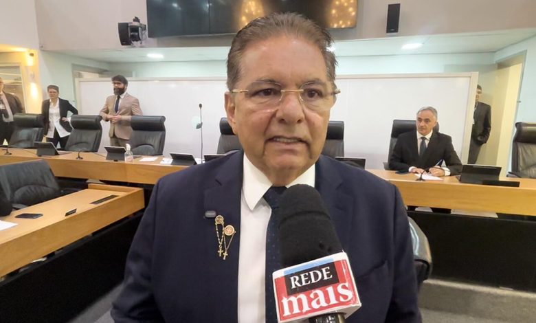 Criminosos invadem casa de Adriano Galdino e assaltam deputado