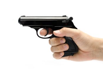 Jovem é baleado em ato de campanha em Campina Grande e internado em estado gravíssimo