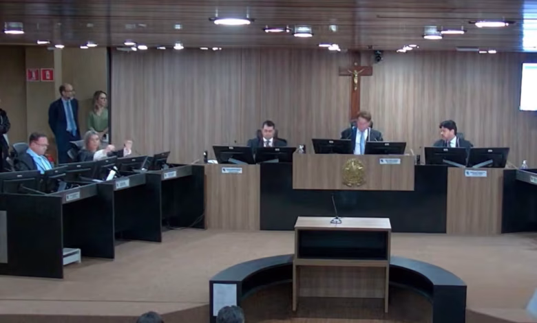 Julgamento de impugnação da candidatura de Cícero Lucena é suspenso após pedido de vistas