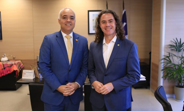 Veneziano acompanha projetos no Ministério das Cidades e volta à Paraíba nesta quarta para se dedicar “integralmente” à reeleição de Lula Veneziano acompanha projetos no Ministério das Cidades e volta à Paraíba nesta quarta para se dedicar “integralmente” à reeleição de Lula