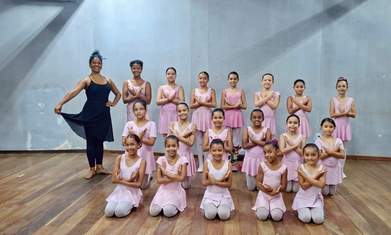 Dia dos Professores: educadores celebram a arte de ensinar no Centro Cultural Lourdes Ramalho e na Estação Cidadania Dia dos Professores: educadores celebram a arte de ensinar no Centro Cultural Lourdes Ramalho e na Estação Cidadania
