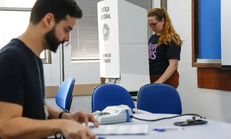Eleitor que faltou ao primeiro turno pode votar no segundo Eleitor que faltou ao primeiro turno pode votar no segundo