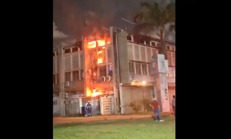 PF vai investigar incêndio na Universidade Federal de Pernambuco PF vai investigar incêndio na Universidade Federal de Pernambuco