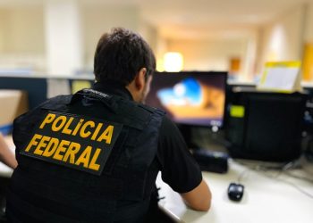 Mulher suspeita de usar identidade falsa para receber auxílio do INSS é alvo da PF