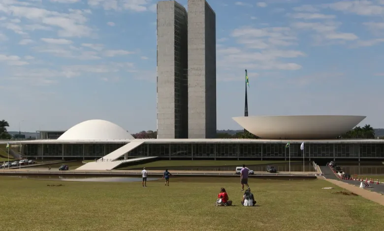 Calendário especial pode acelerar votação da PEC do fim da escala 6×1