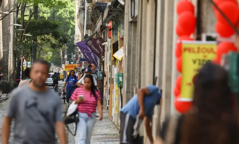 Fim da escala 6×1 traz esperança de mais tempo para família e saúde Fim da escala 6×1 traz esperança de mais tempo para família e saúde